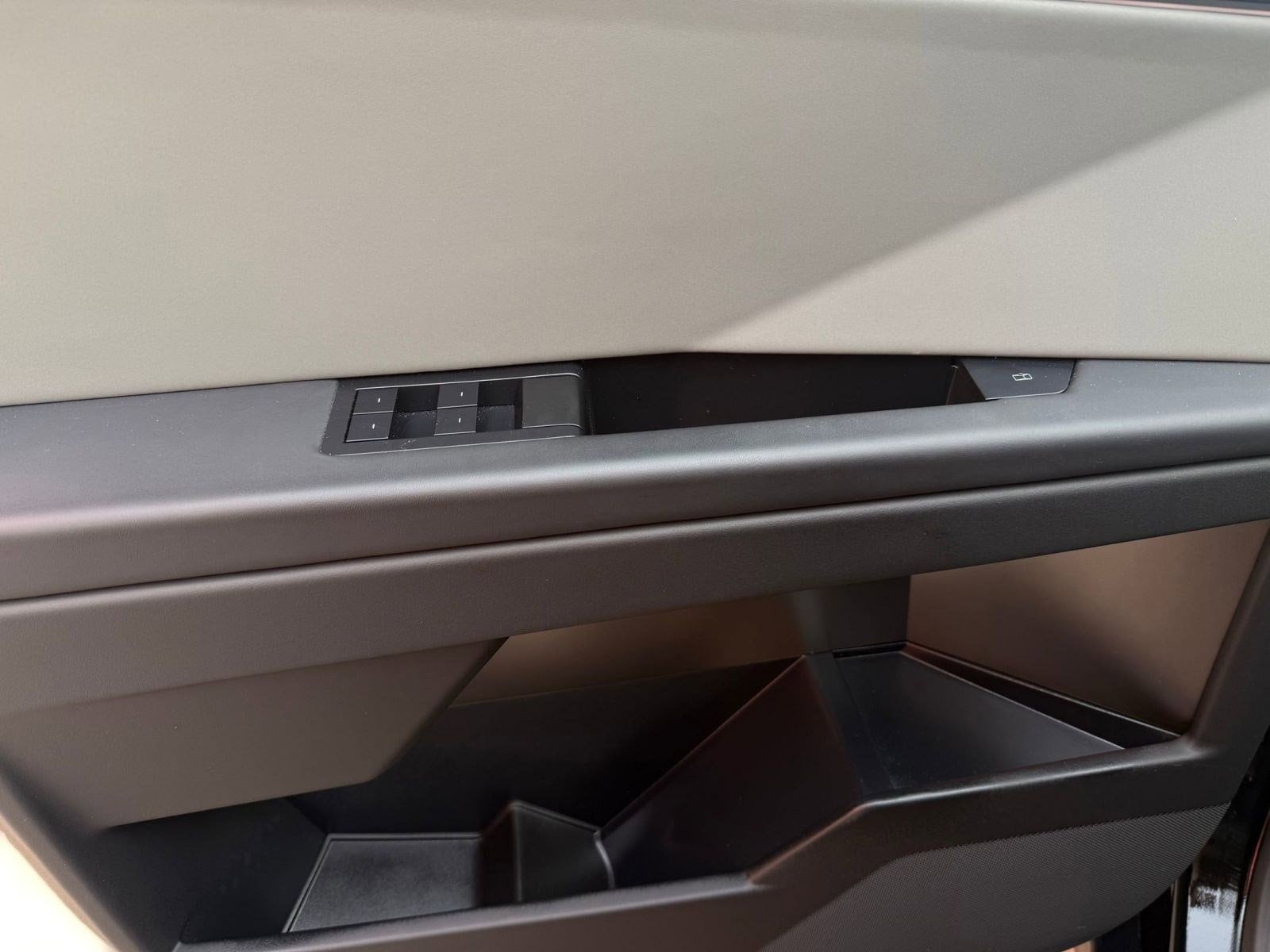 2025 Tesla Cybertruck Cyberbeast photo 3