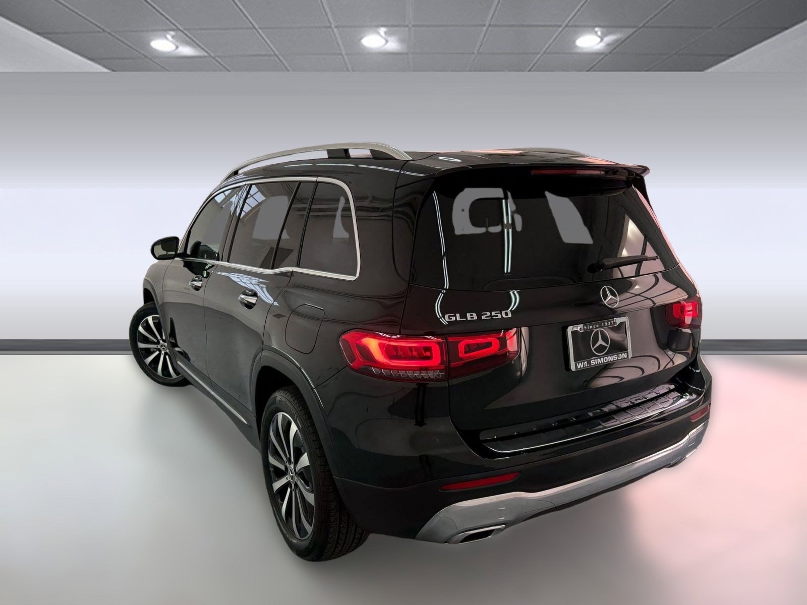 2023 Mercedes Benz GLB 250 photo 2