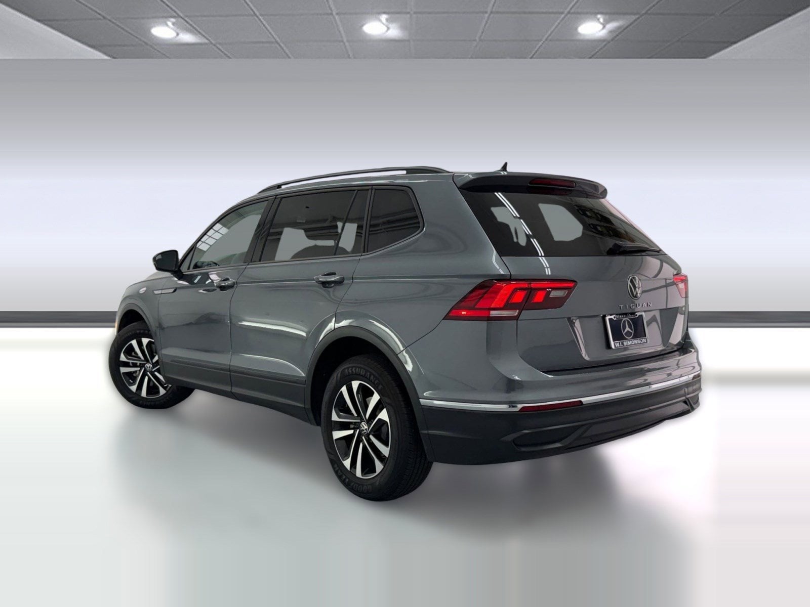 2023 Volkswagen Tiguan S photo 2