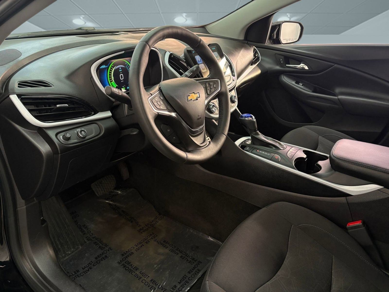 2017 Chevrolet Volt LT photo 4