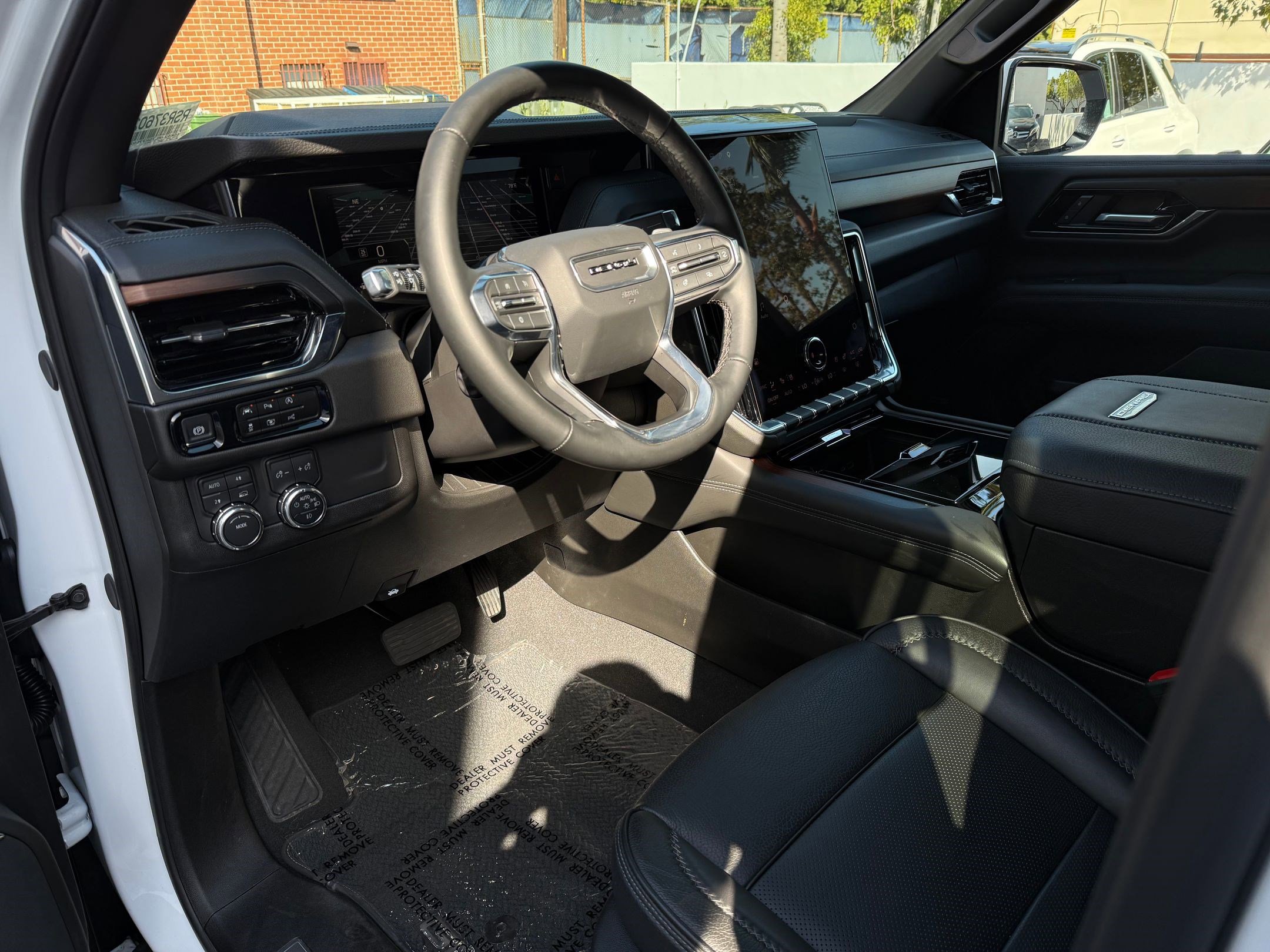 2025 GMC Yukon XL Denali photo 3