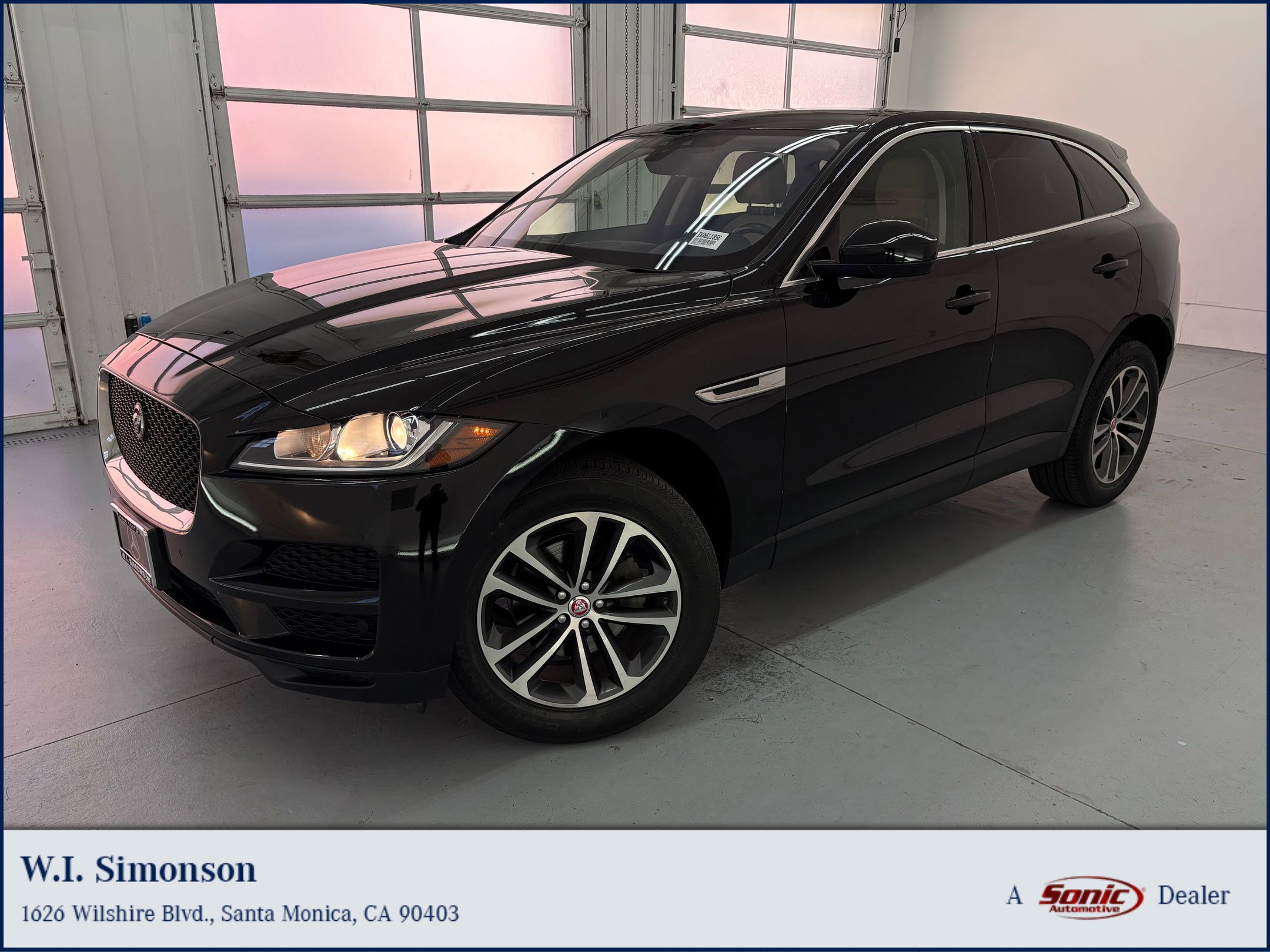 2019 Jaguar F-PACE Premium's photo