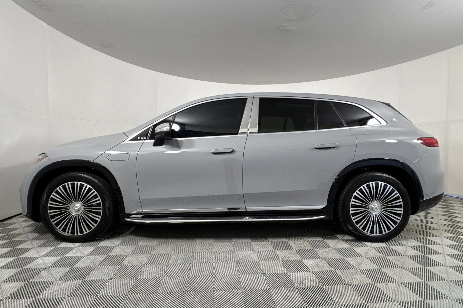 Used 2024 Mercedes-Benz EQS SUV Base with VIN 4JGDX5FB9RA030068 for sale in Santa Monica, CA