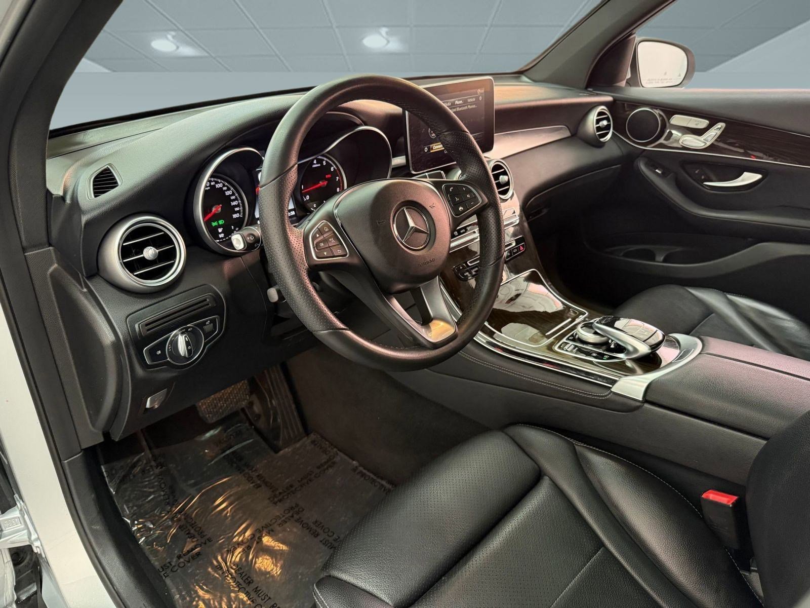 2018 Mercedes Benz GLC 300 photo 4