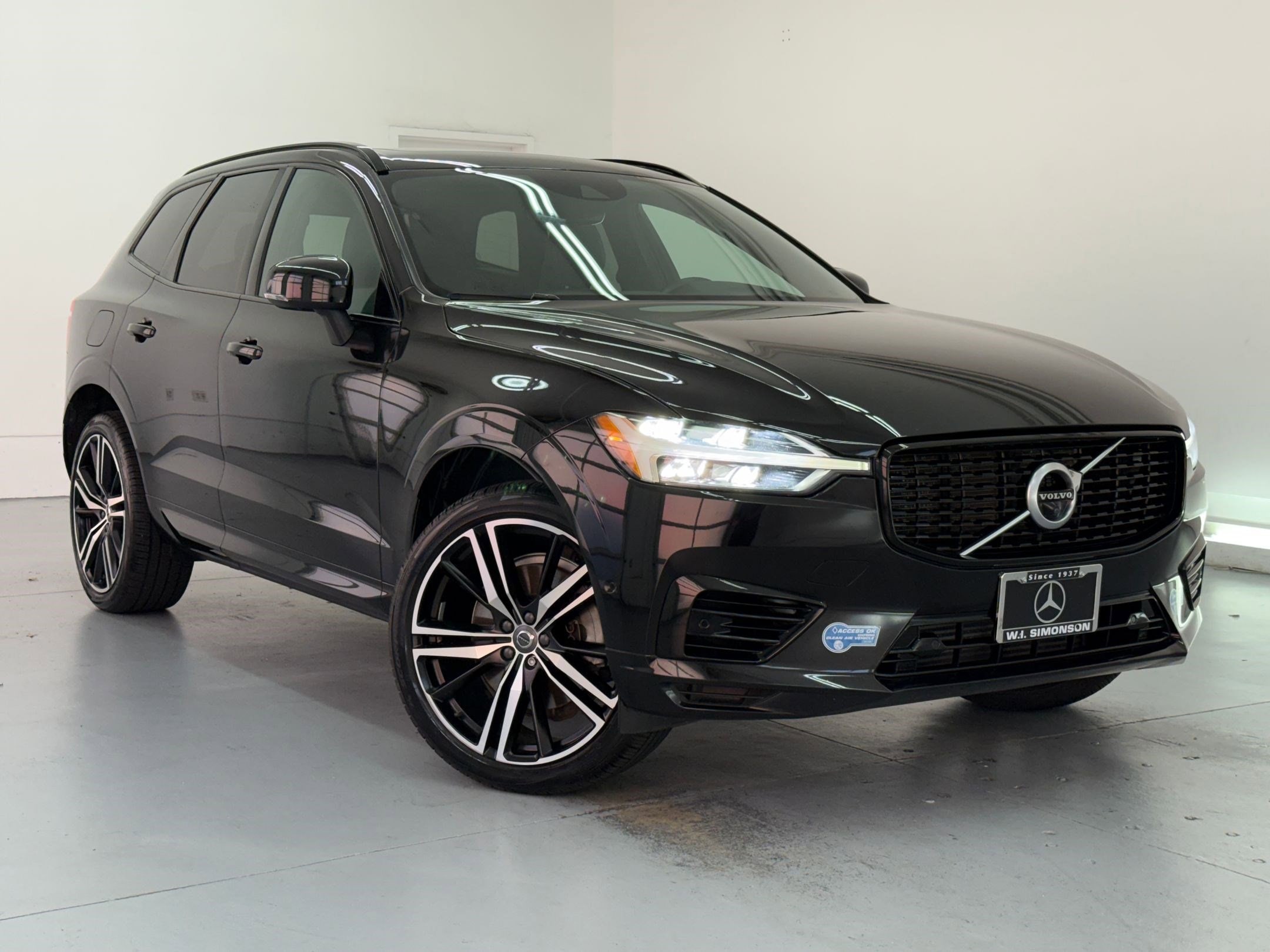 2021 Volvo XC60 Recharge Plug-In Hybrid R-Design photo 5