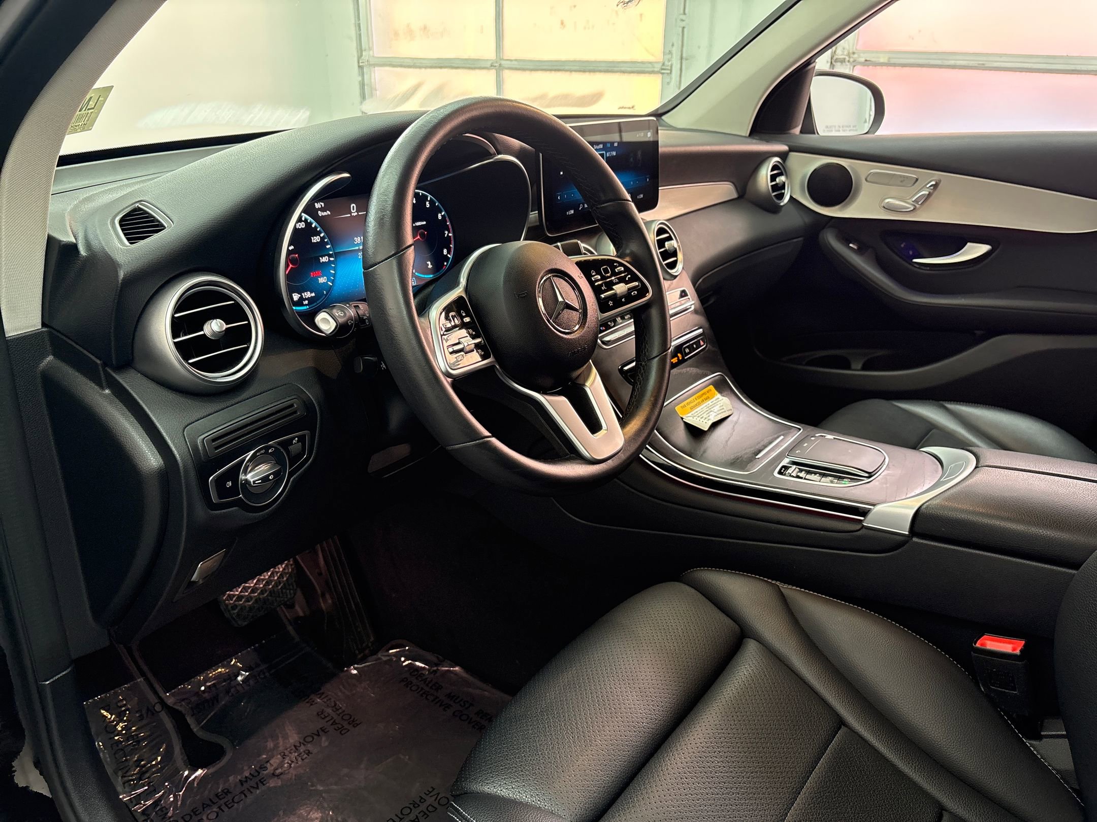 2022 Mercedes Benz GLC 300 photo 4