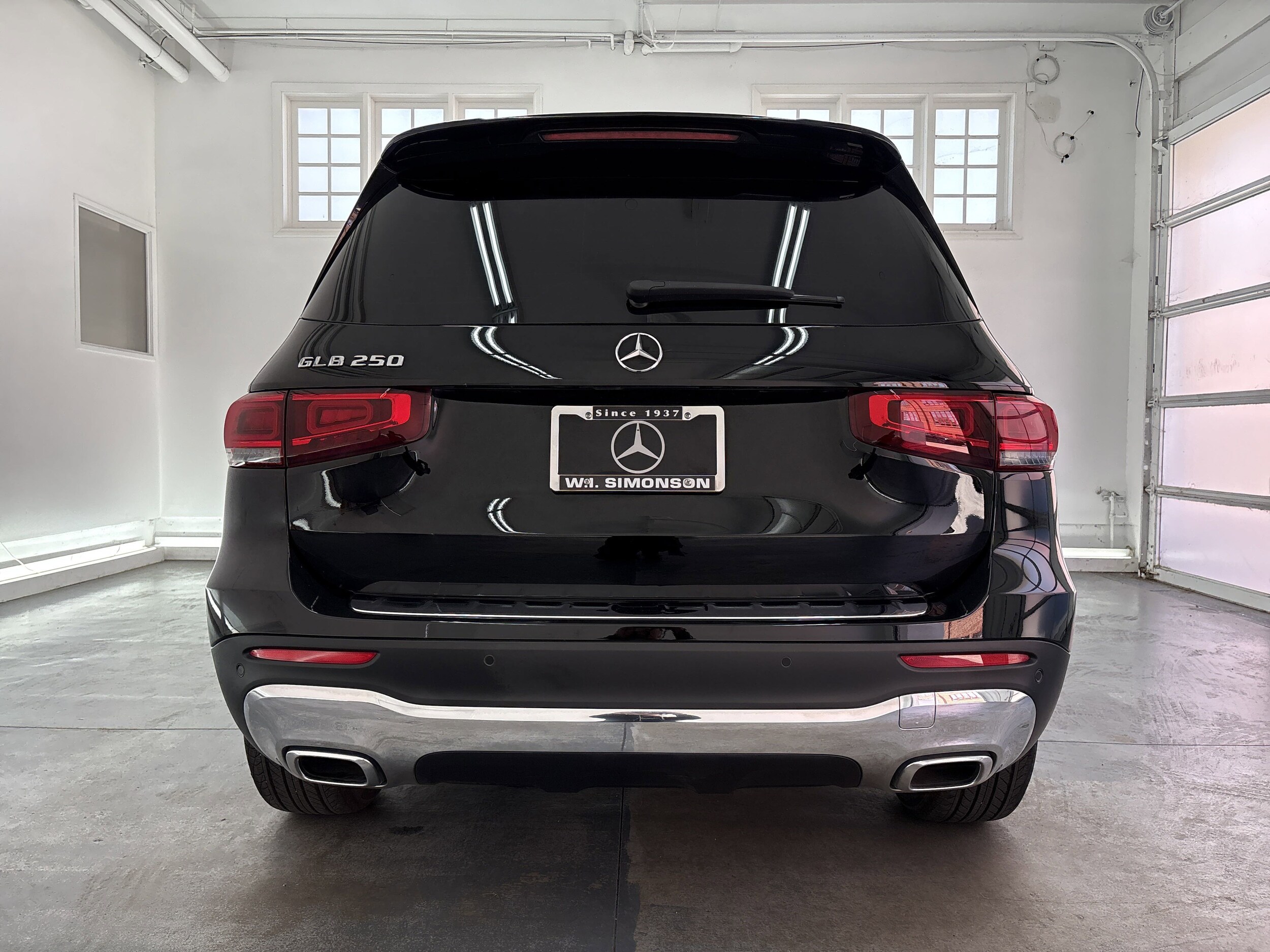 2023 Mercedes Benz GLB 250 photo 3