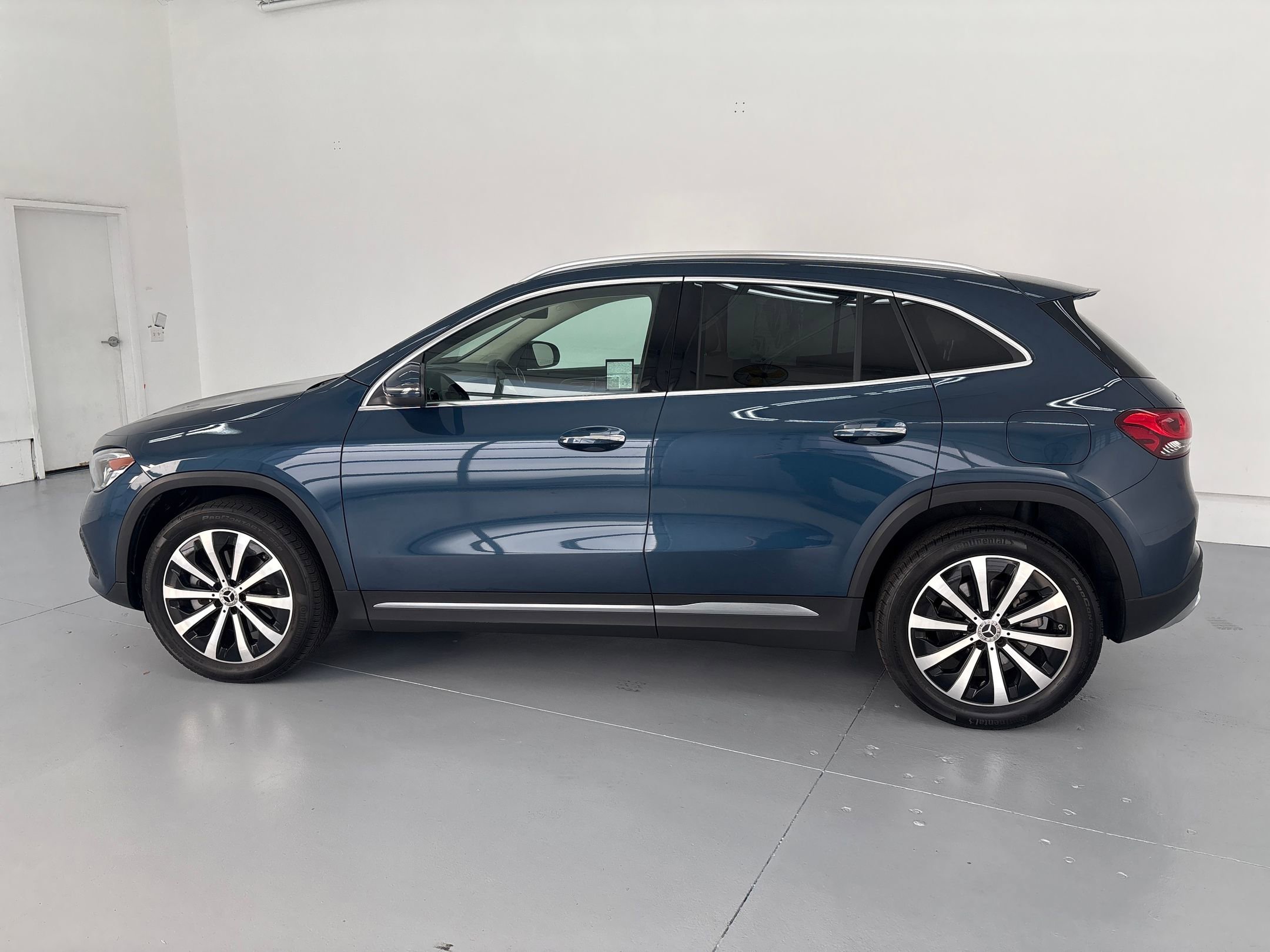 2022 Mercedes Benz GLA 250 photo 2