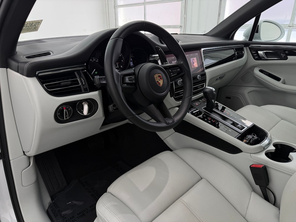 Used 2025 Porsche Macan Macan (AWD) SUV