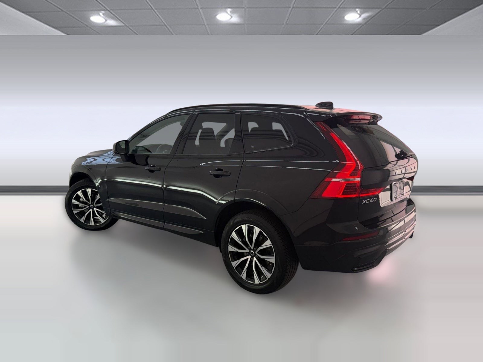 2025 Volvo XC60 Plus photo 2