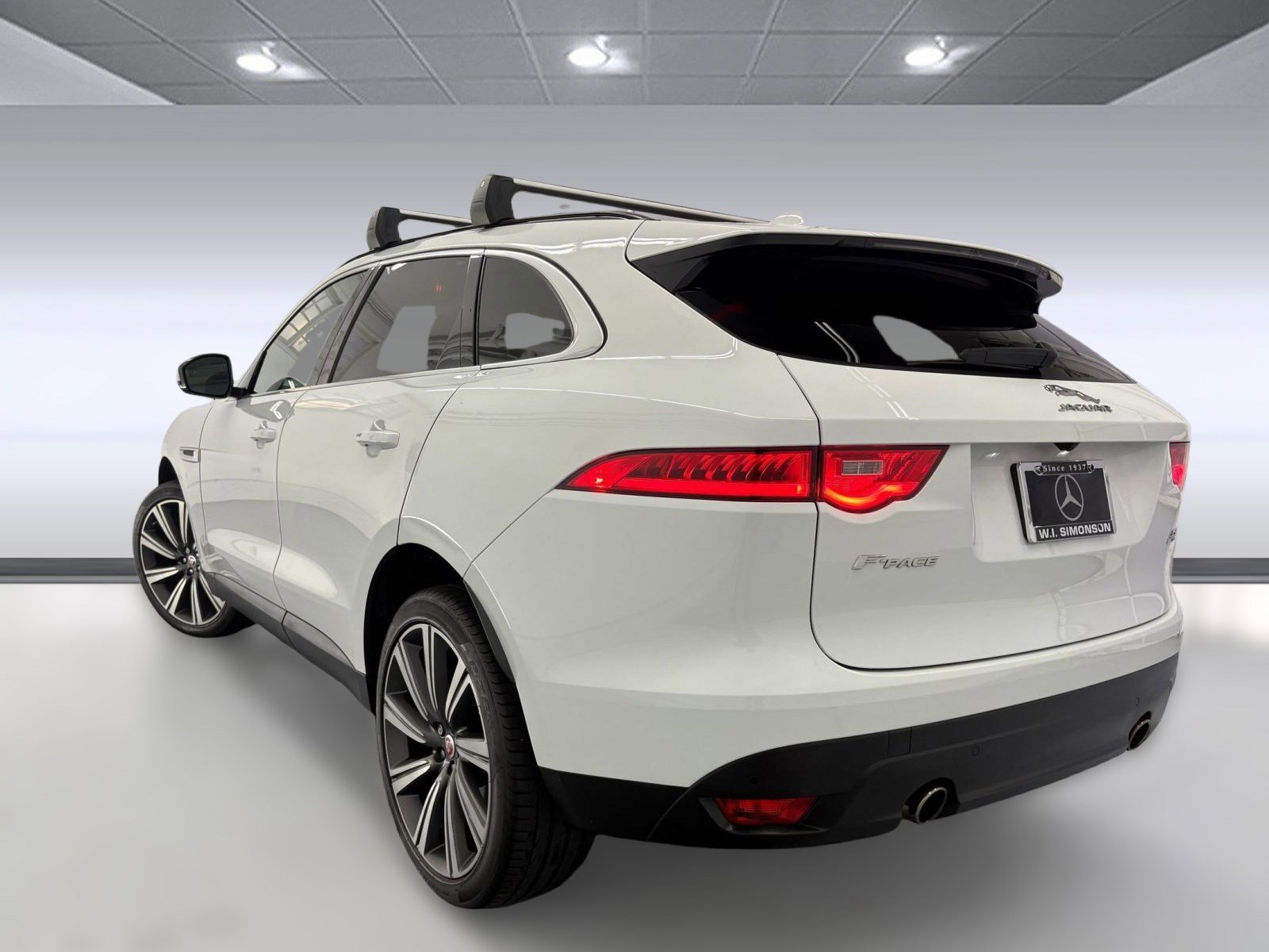 2017 Jaguar F-PACE Prestige photo 3