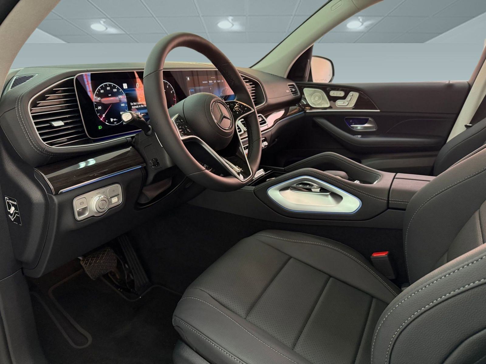 2026 Mercedes Benz GLS 450 4MATIC photo 4