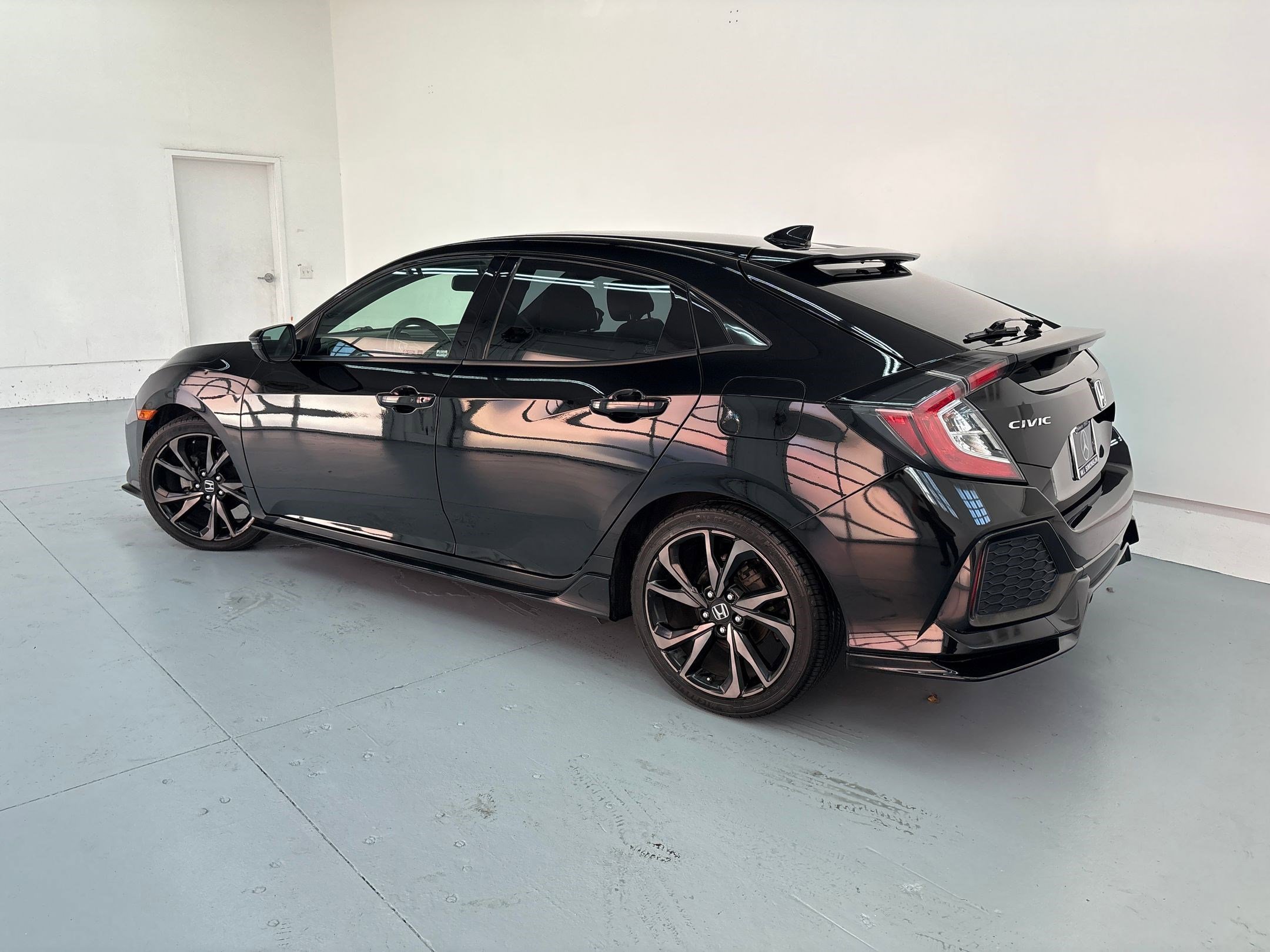 2018 Honda Civic Sport Touring Hatchback photo 3