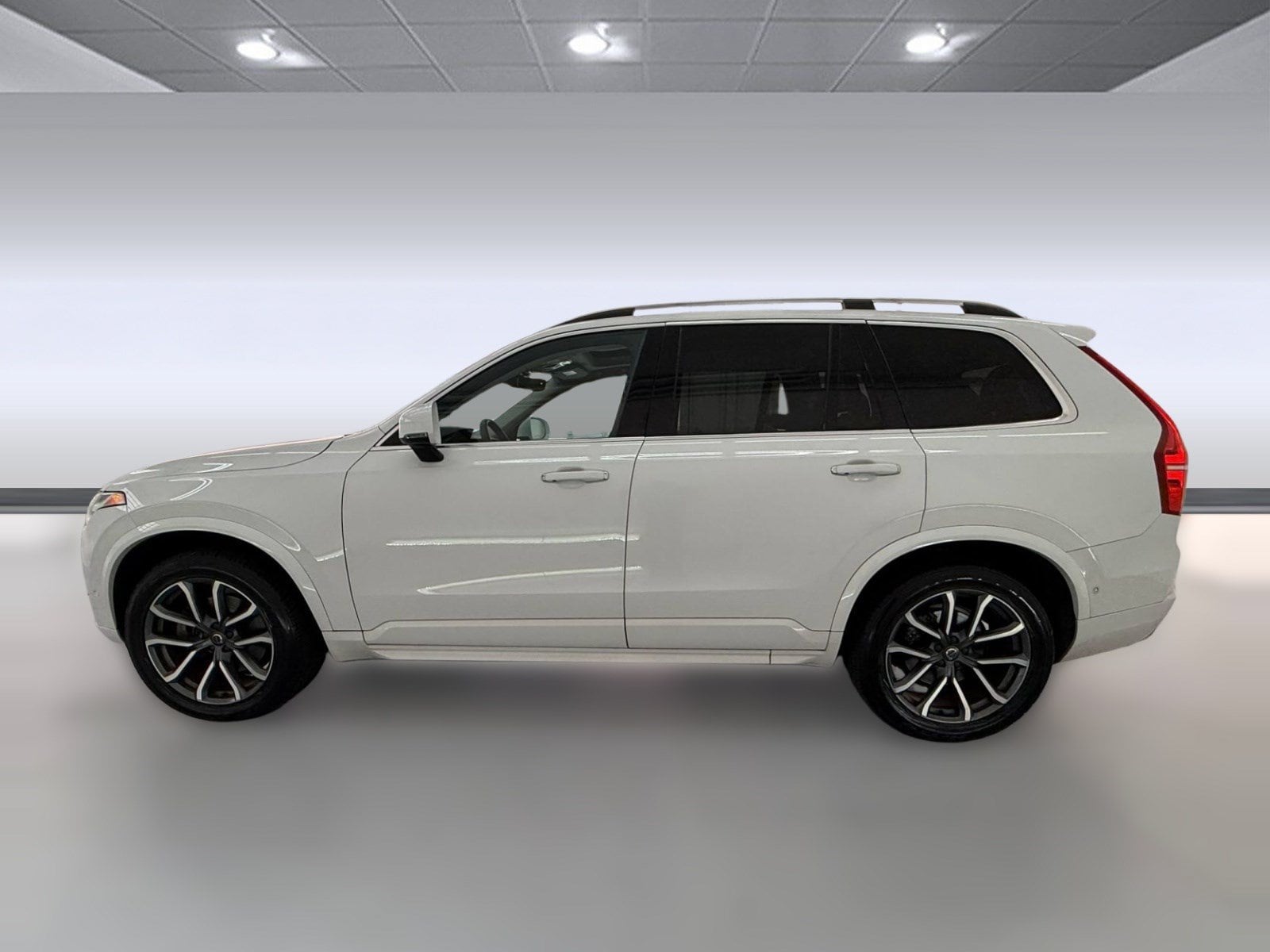 Used 2017 Volvo XC90 Momentum with VIN YV4A22PK0H1129585 for sale in Santa Monica, CA