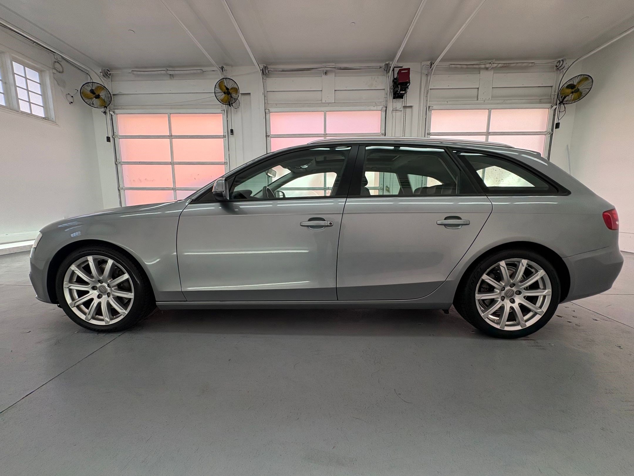 2010 Audi A4 2.0T Premium photo 2