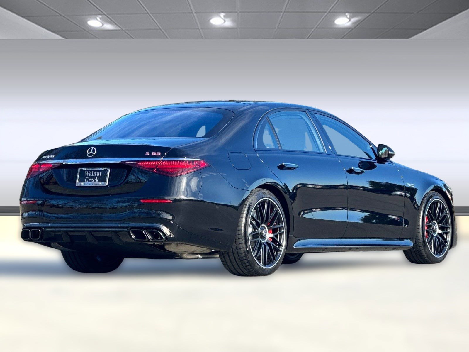 2025 Mercedes Benz S AMG 63 photo 3