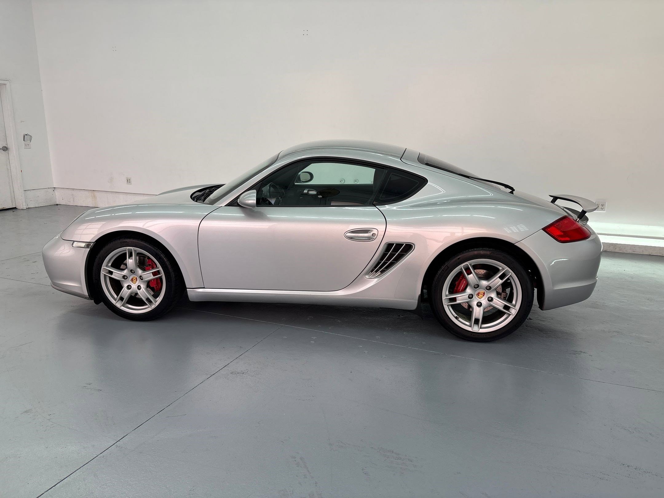 2006 Porsche Cayman S photo 2