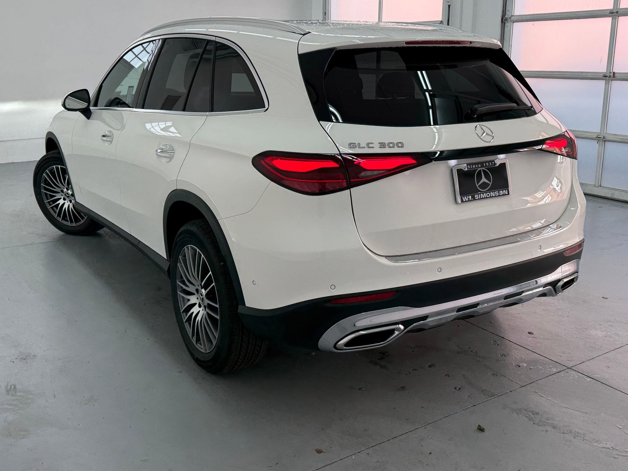 2026 Mercedes Benz GLC 300 photo 2