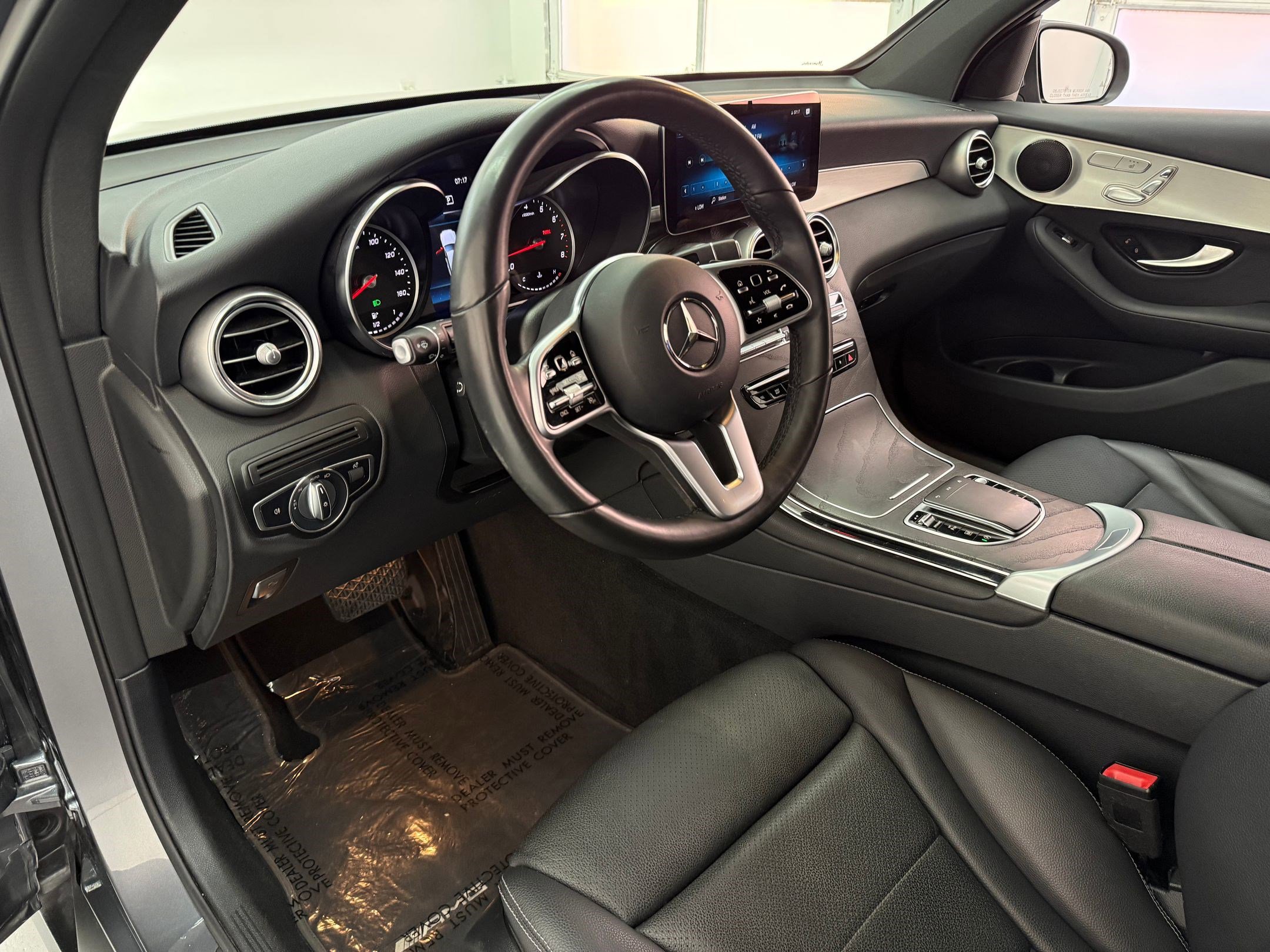 2022 Mercedes Benz GLC 300 photo 4