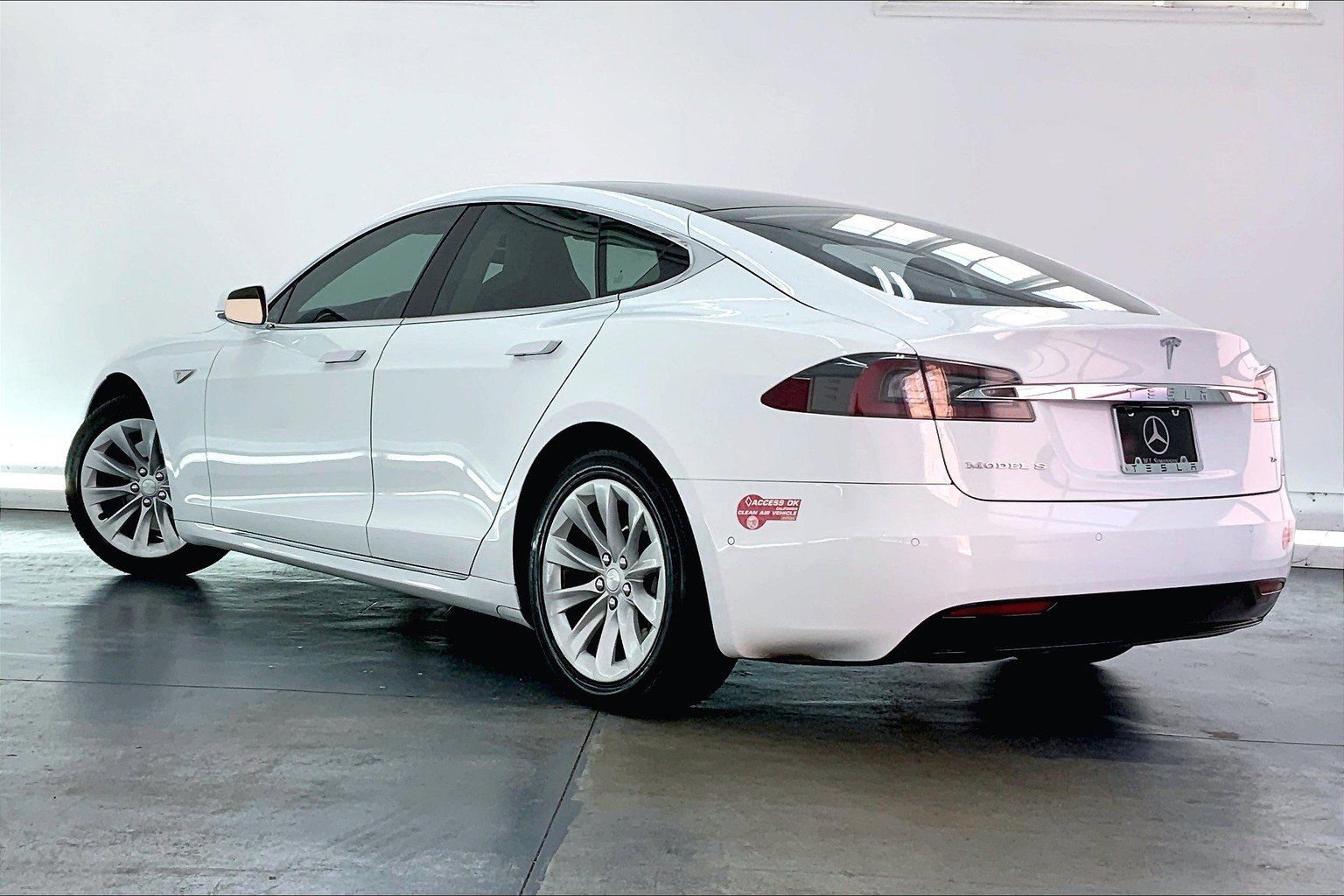 Used 2016 Tesla Model S 75 with VIN 5YJSA1E16GF156052 for sale in Santa Monica, CA