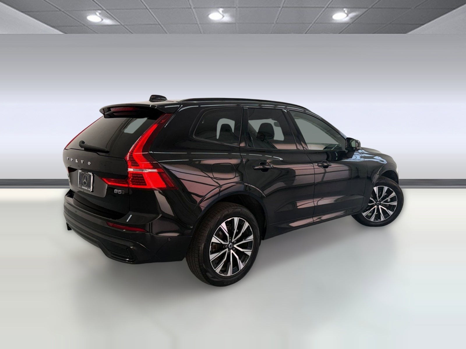 2025 Volvo XC60 Plus photo 3