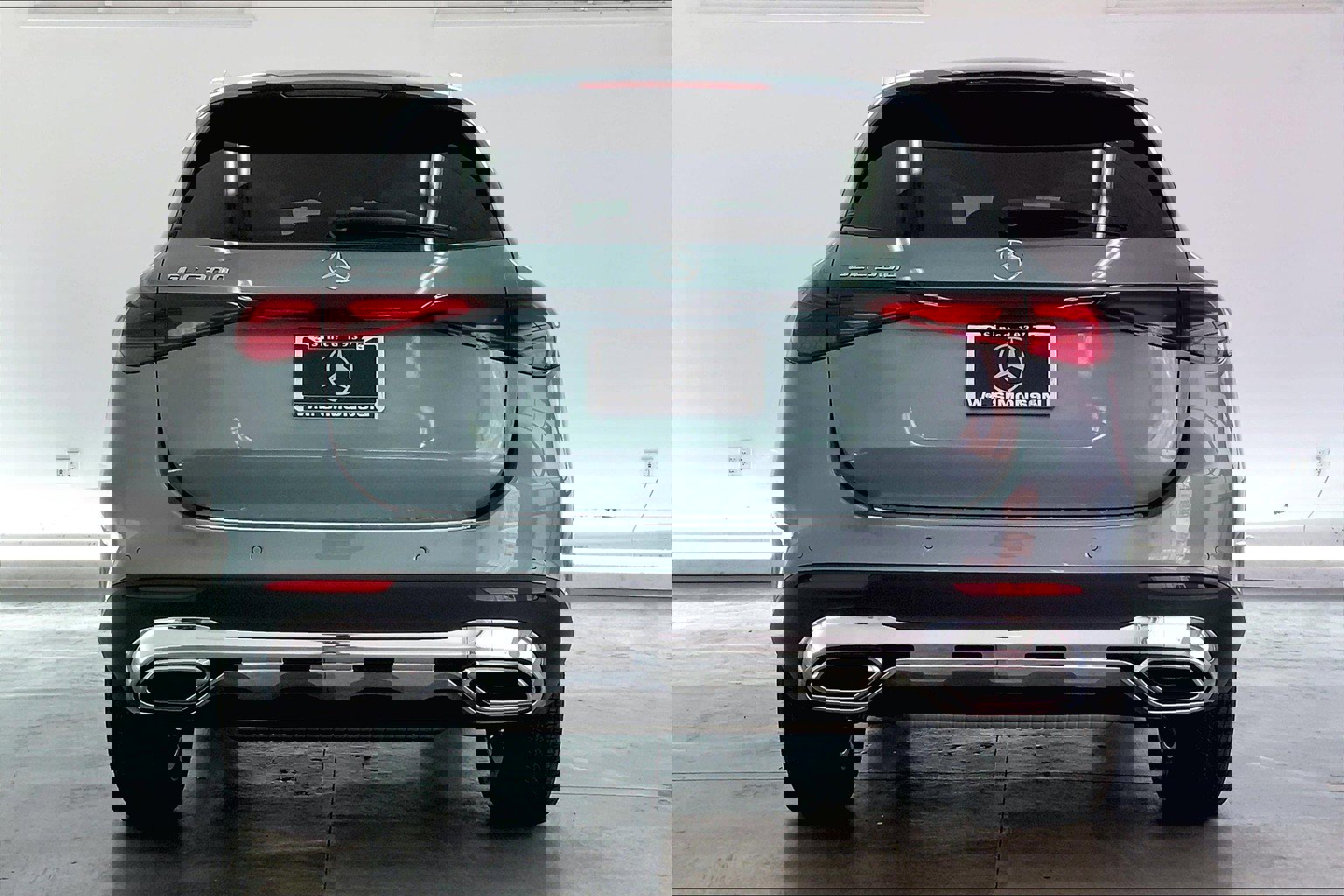 2025 Mercedes Benz GLC 300 photo 3