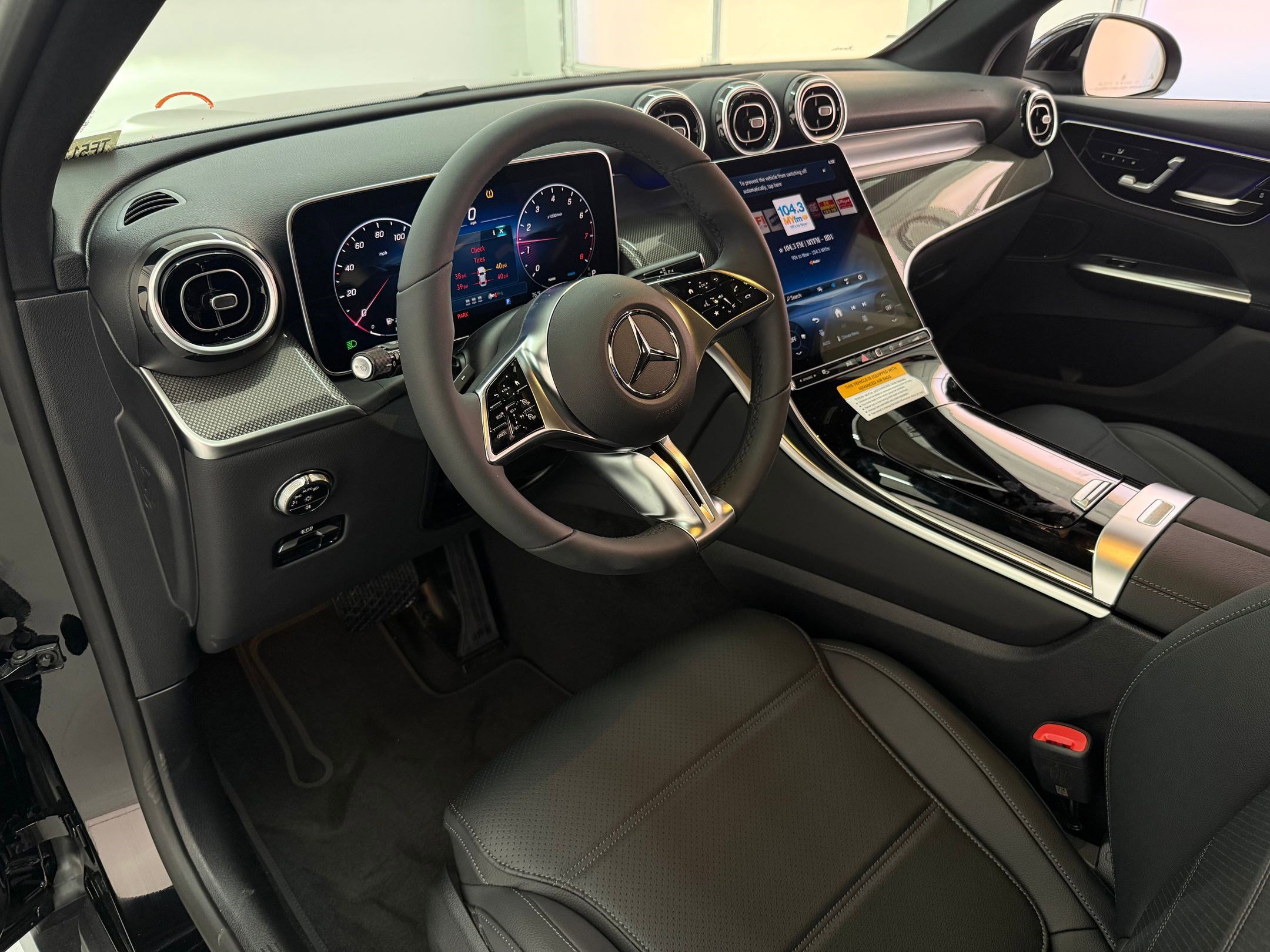 2026 Mercedes Benz GLC 300 photo 2