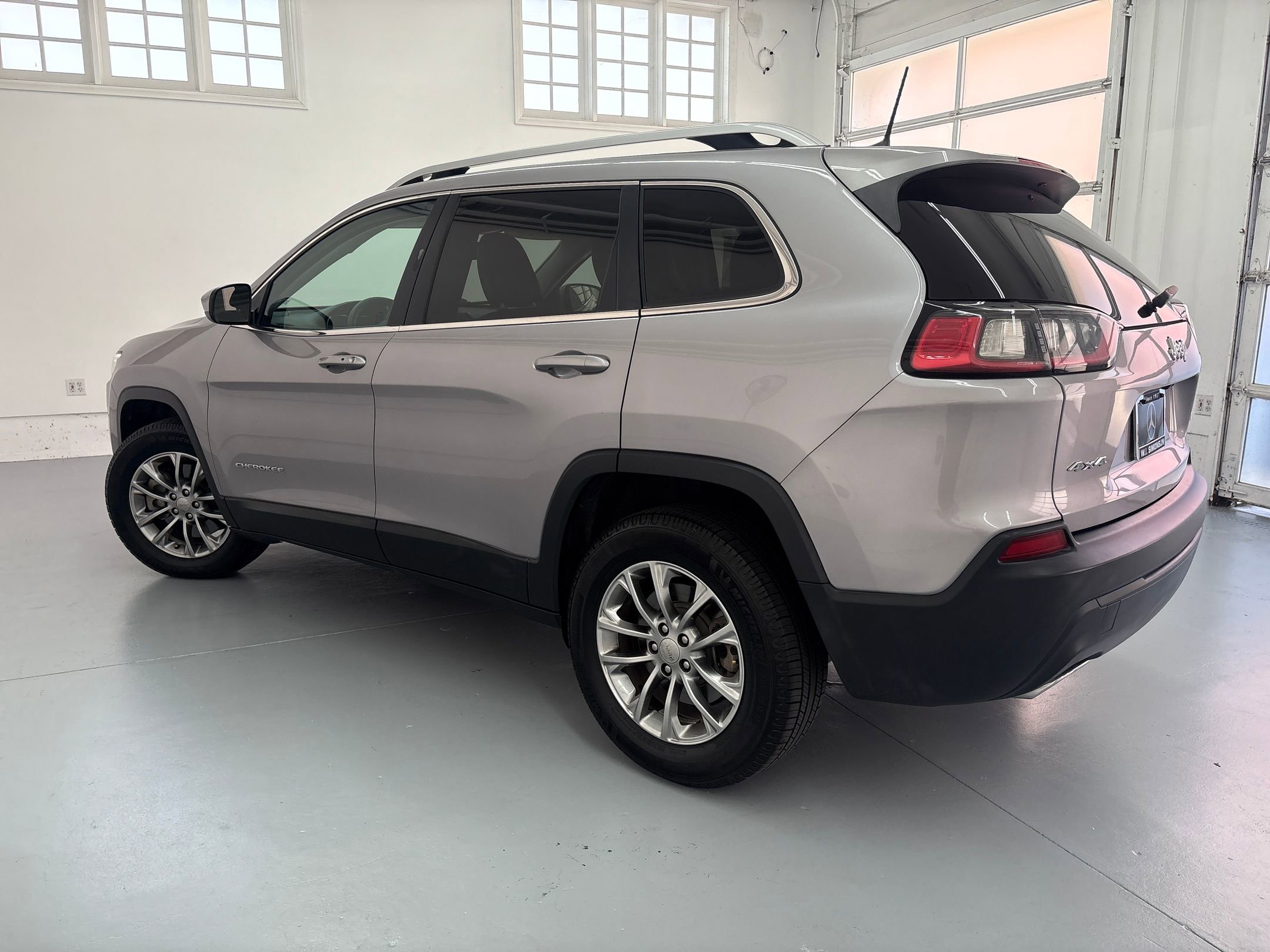 2019 Jeep Cherokee Latitude photo 2