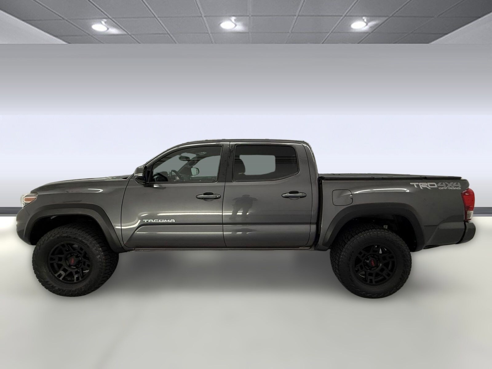 2016 Toyota Tacoma TRD photo 2