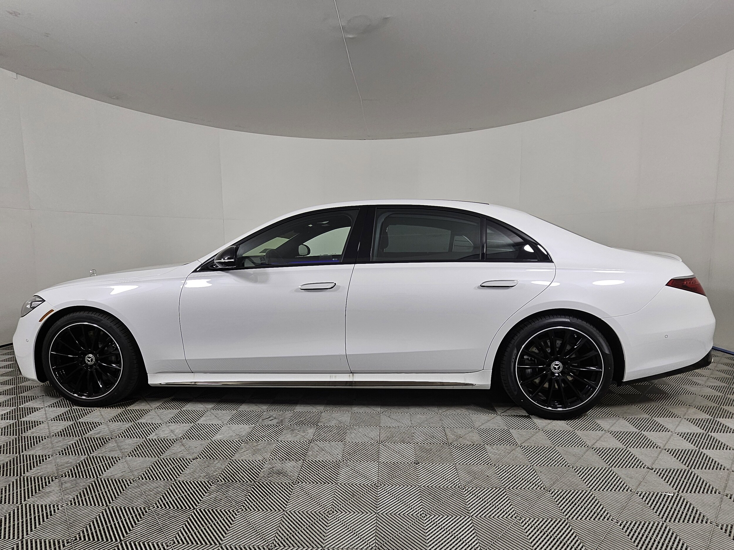 2025 Mercedes Benz S 450 580 4MATIC photo 3