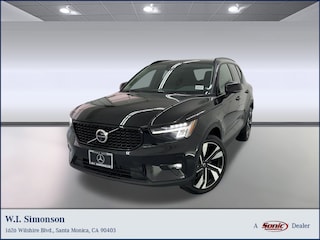 2025 Volvo XC40 Plus Dark Theme SUV