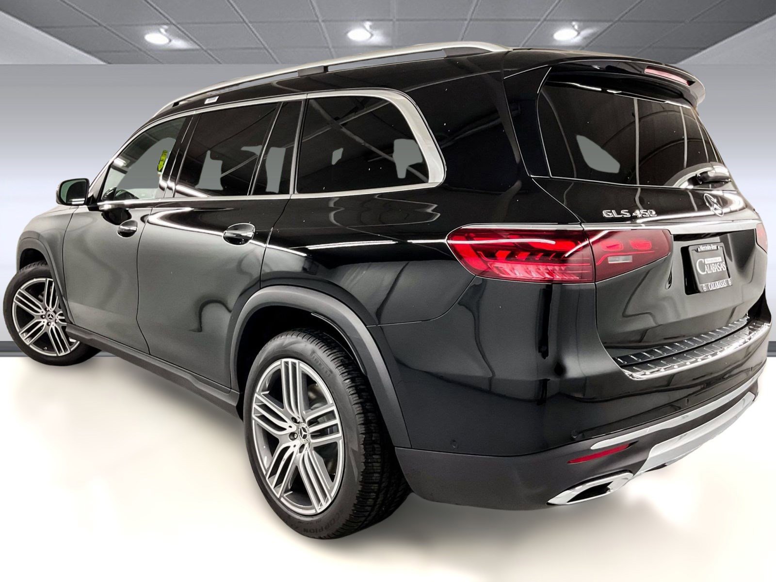 2025 Mercedes Benz GLS 450 4MATIC photo 2