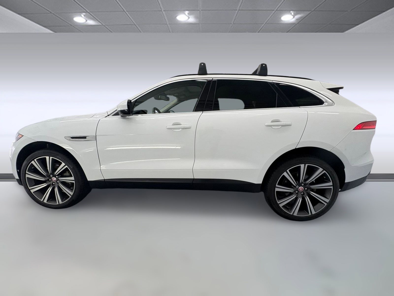 2017 Jaguar F-PACE Prestige photo 2