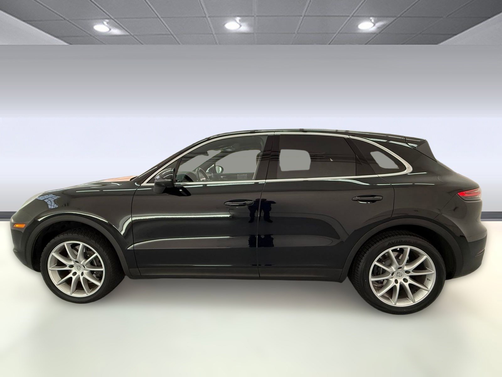 2023 Porsche Cayenne Platinum Edition photo 2