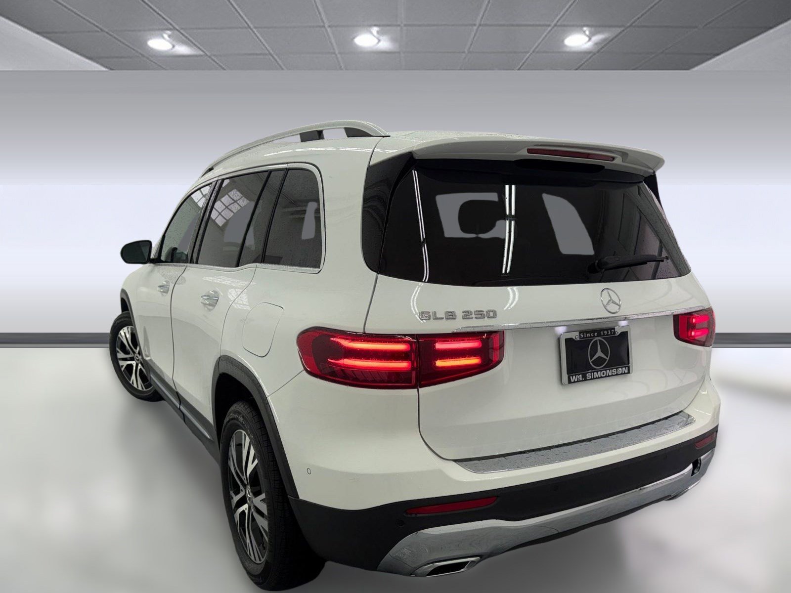 2025 Mercedes Benz GLB 250 photo 3