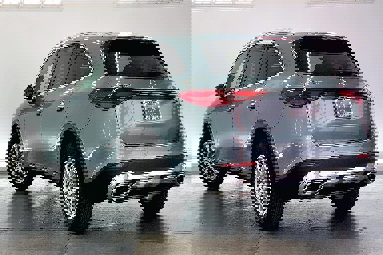 2025 Mercedes Benz GLC 300 photo 2