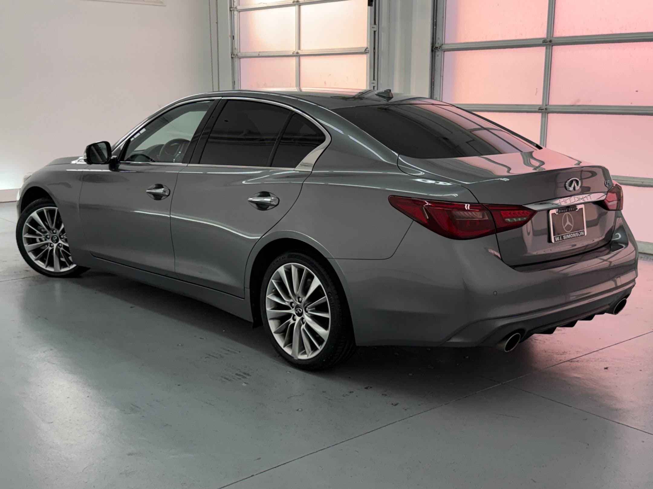 2023 INFINITI Q50 LUXE photo 2