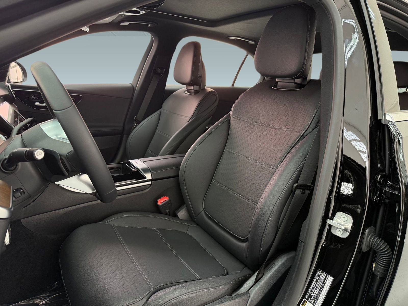 2025 Mercedes Benz C 300 4MATIC Sedan photo 4