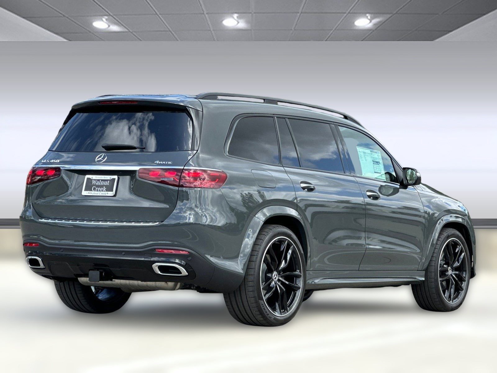 2025 Mercedes Benz GLS 450 4MATIC photo 3
