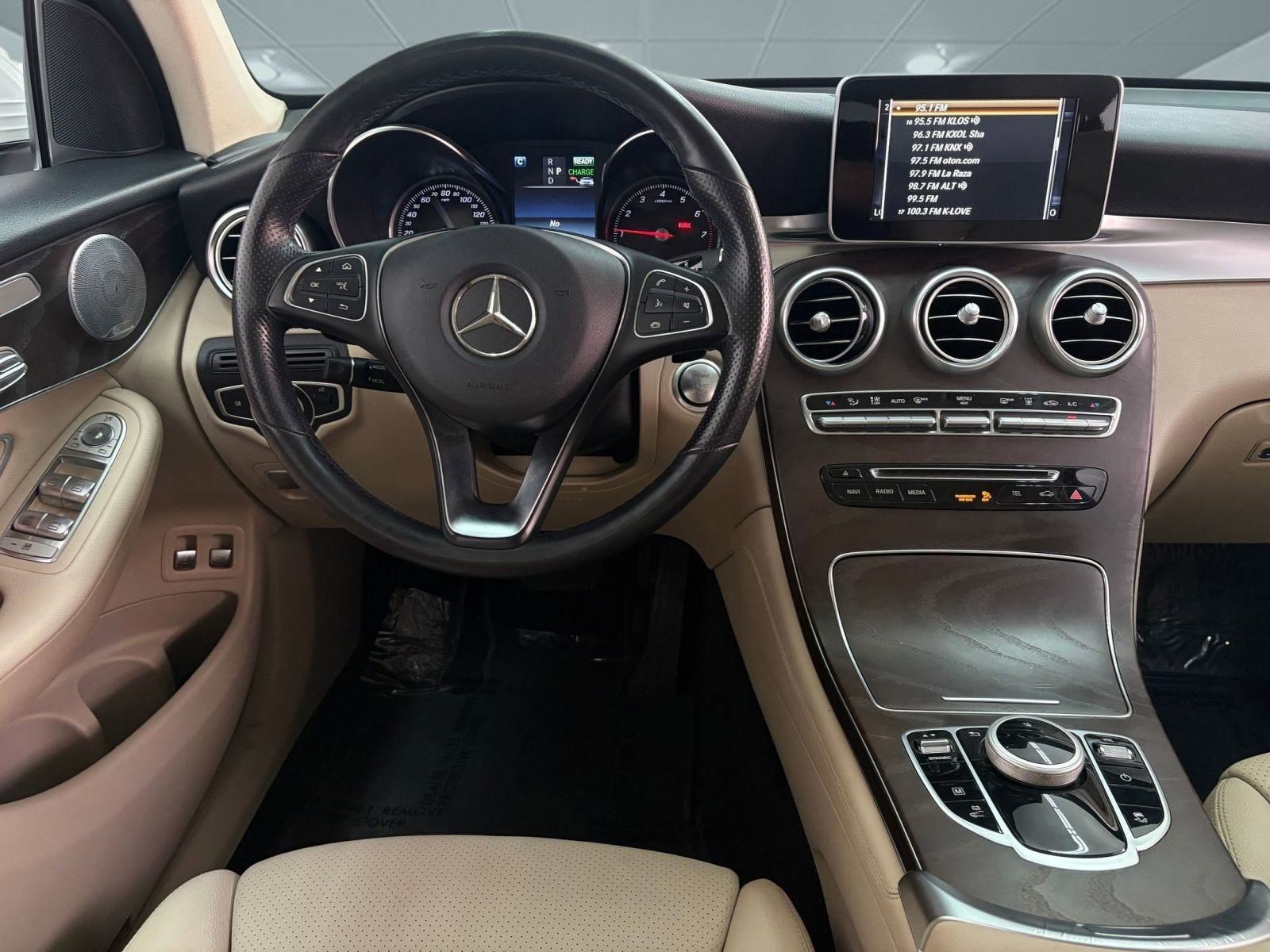 2019 Mercedes Benz GLC 350e photo 4