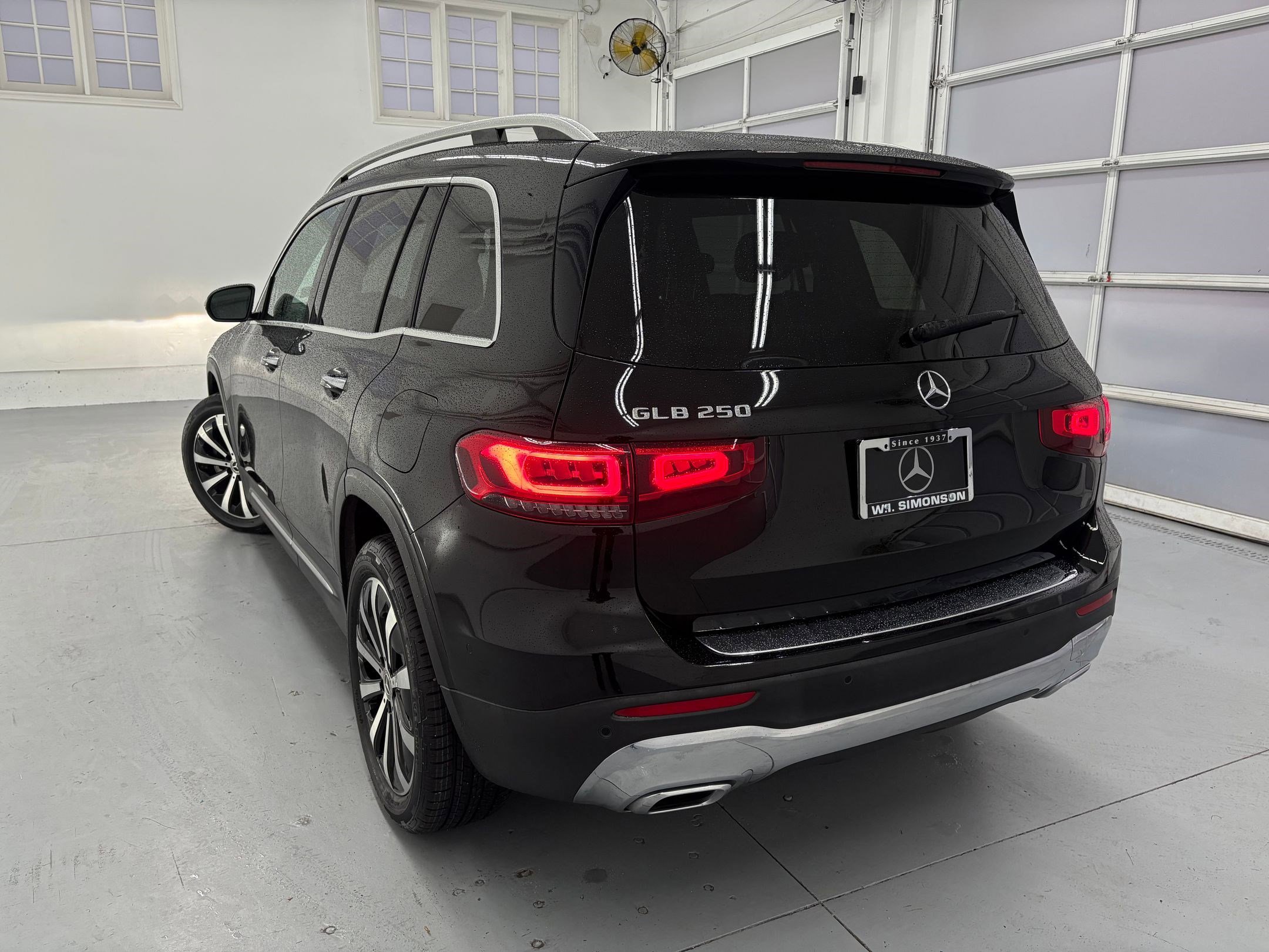 2022 Mercedes Benz GLB 250 photo 2