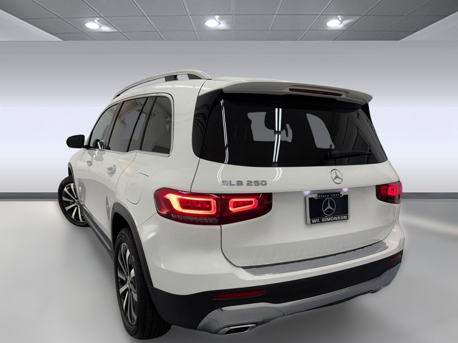 2023 Mercedes Benz GLB 250 photo 2