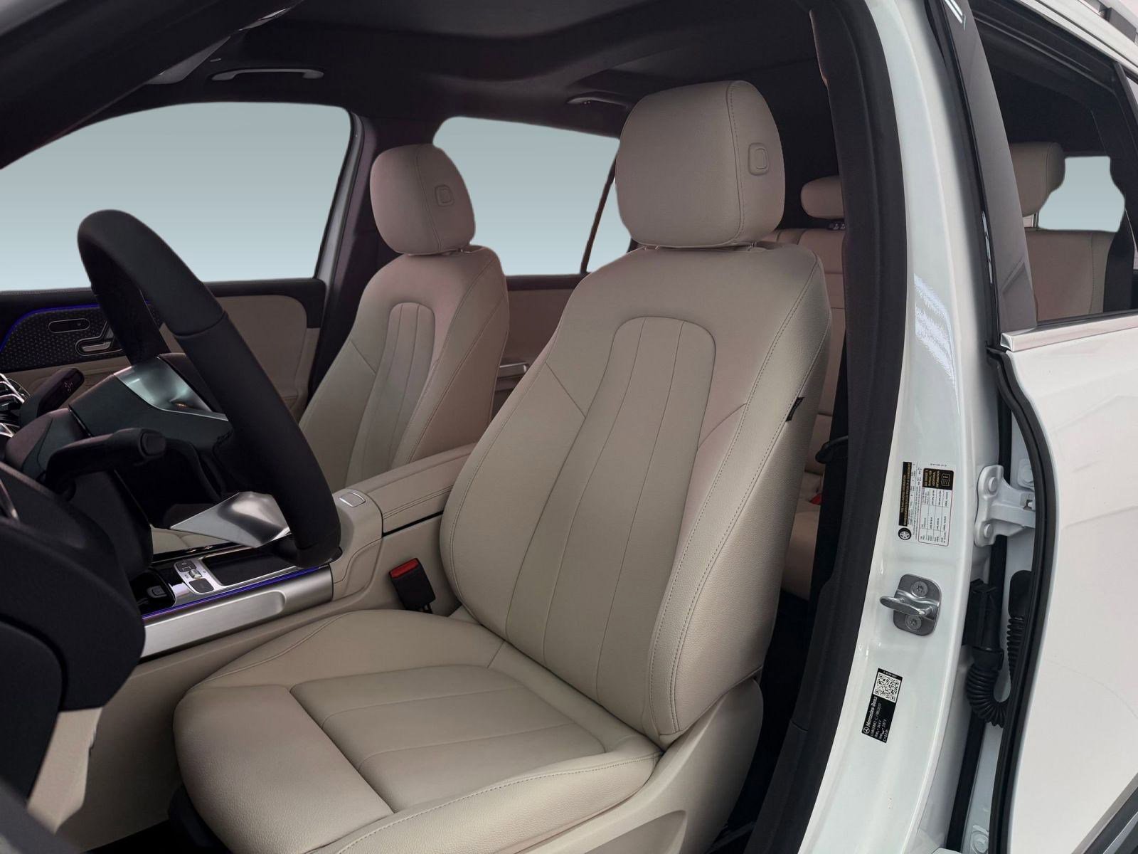 2026 Mercedes Benz GLB 250 photo 3