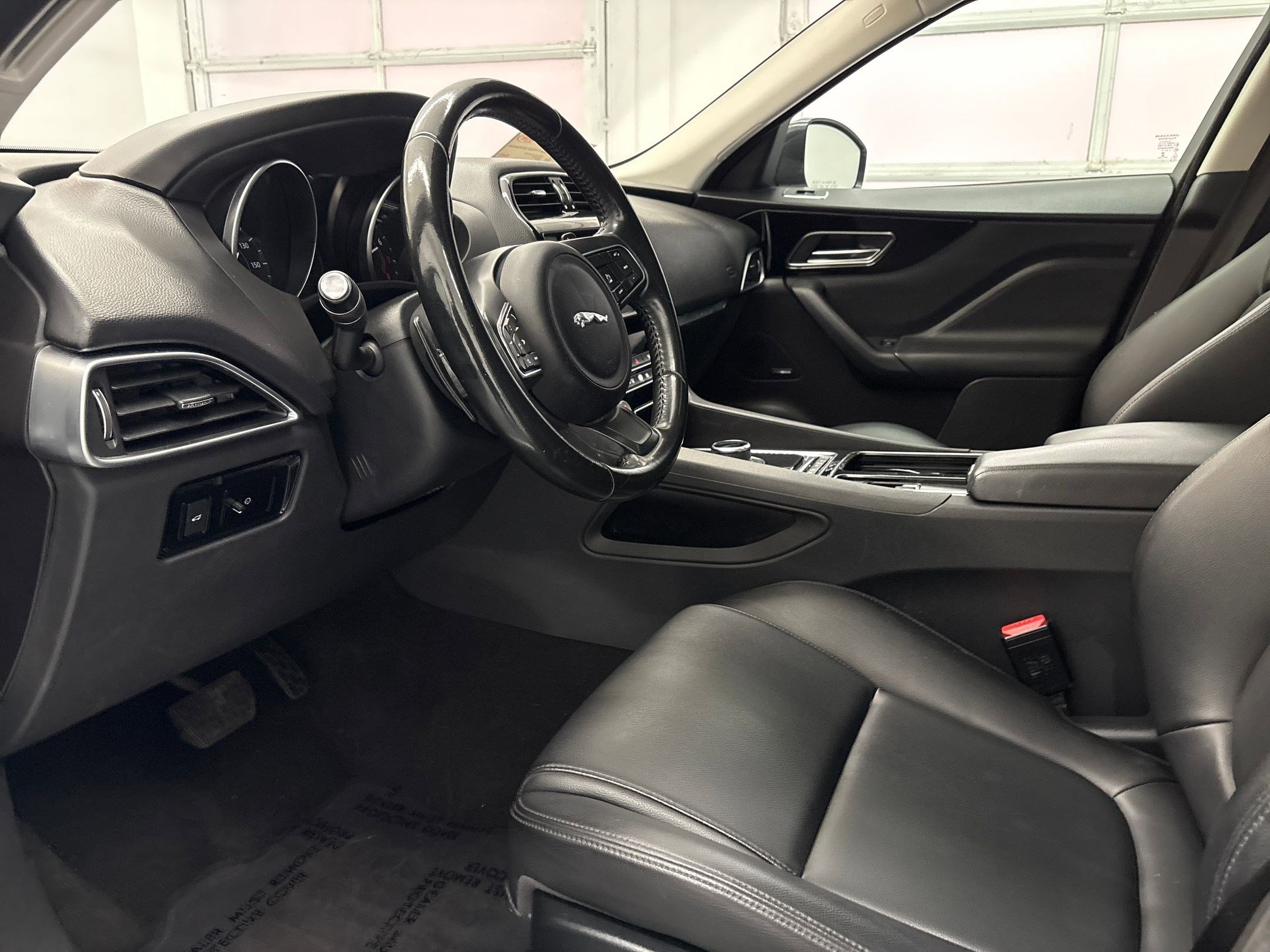 2018 Jaguar F-PACE Premium photo 2