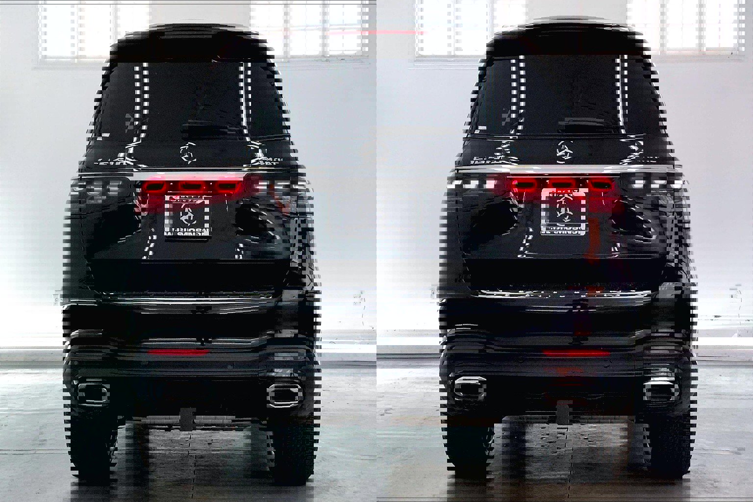 2025 Mercedes Benz GLS 450 photo 3