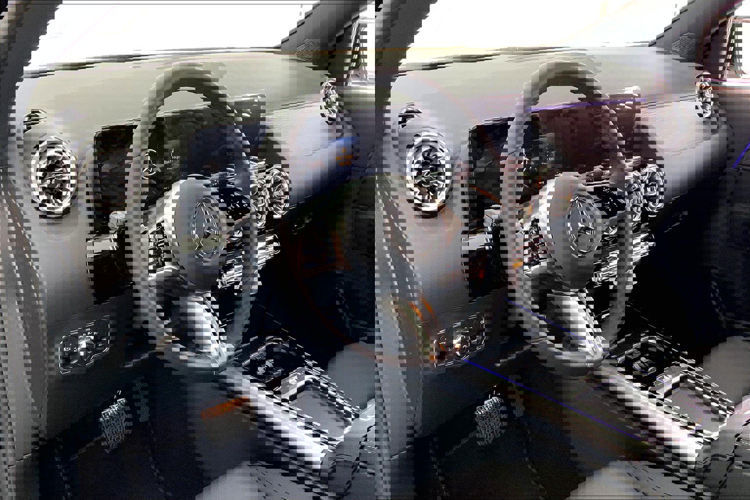 2025 Mercedes Benz GLA 250 photo 4