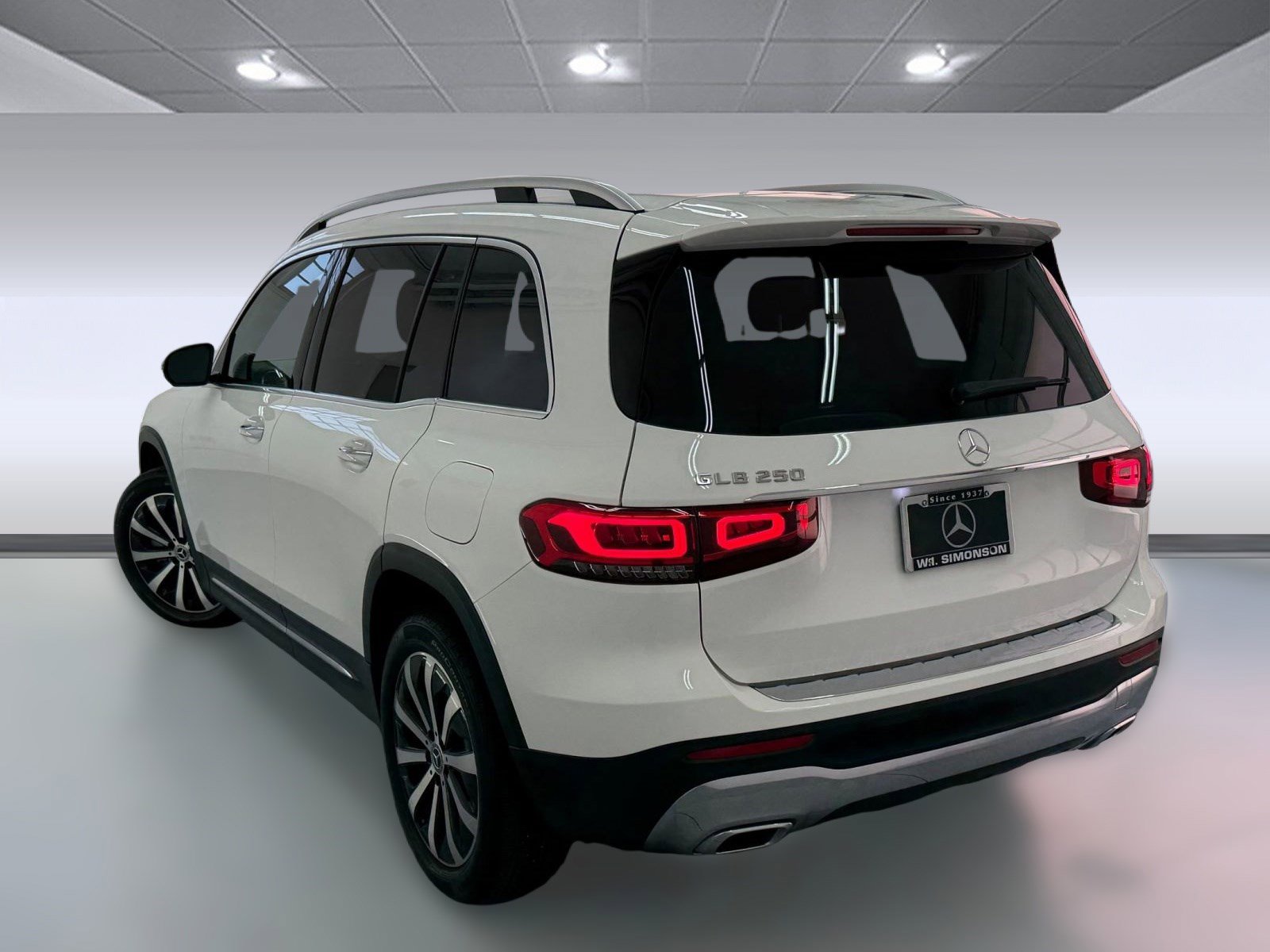 2023 Mercedes Benz GLB 250 photo 2