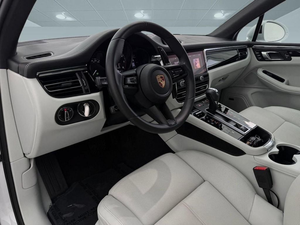Used 2025 Porsche Macan Macan (AWD) SUV