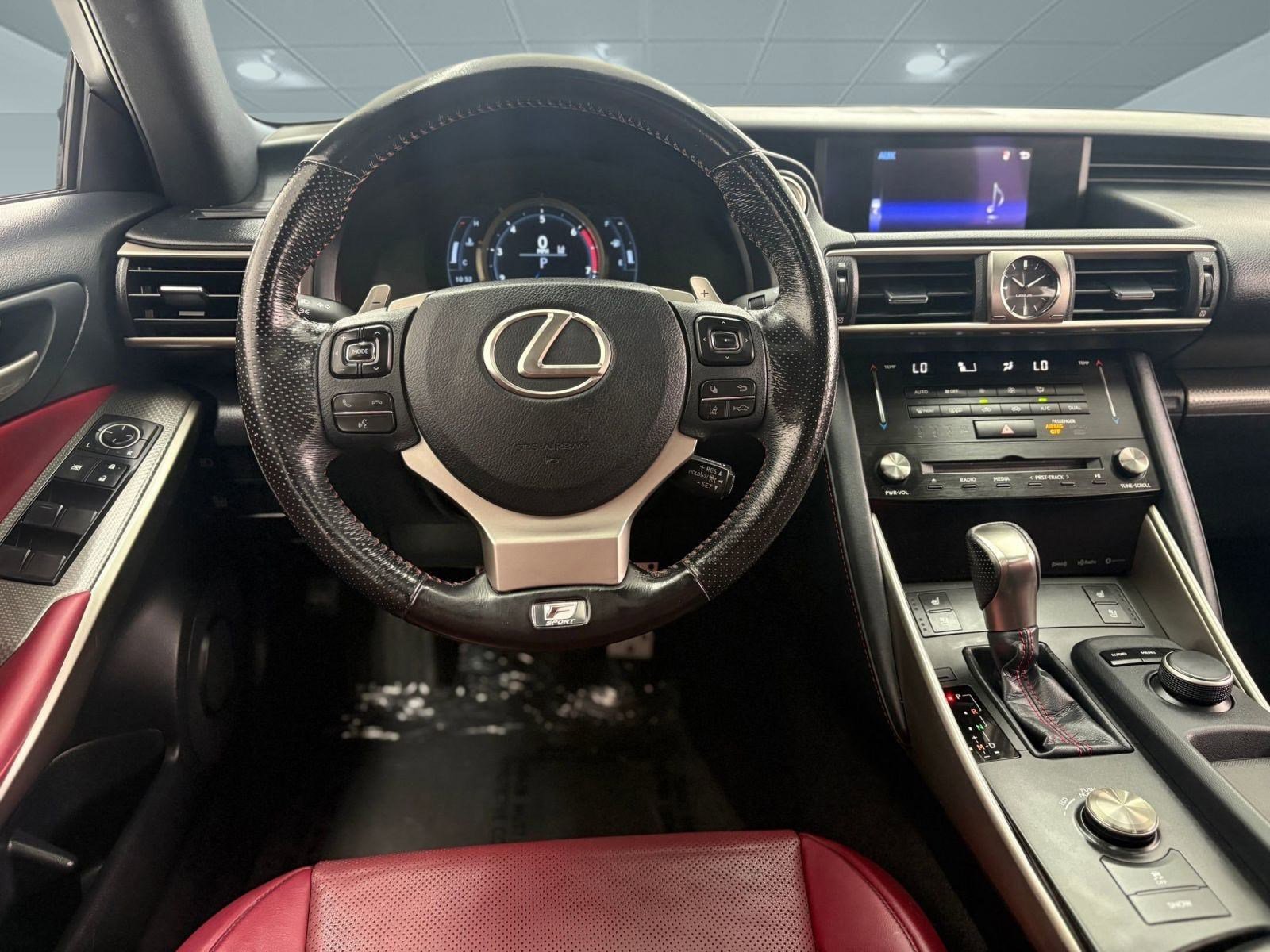 2017 Lexus IS 200t photo 4
