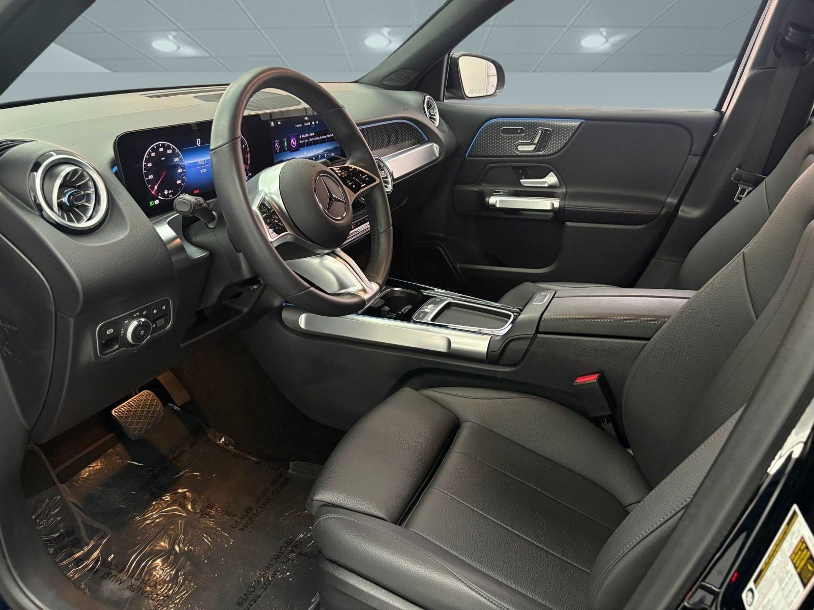 2025 Mercedes Benz GLB 250 photo 3